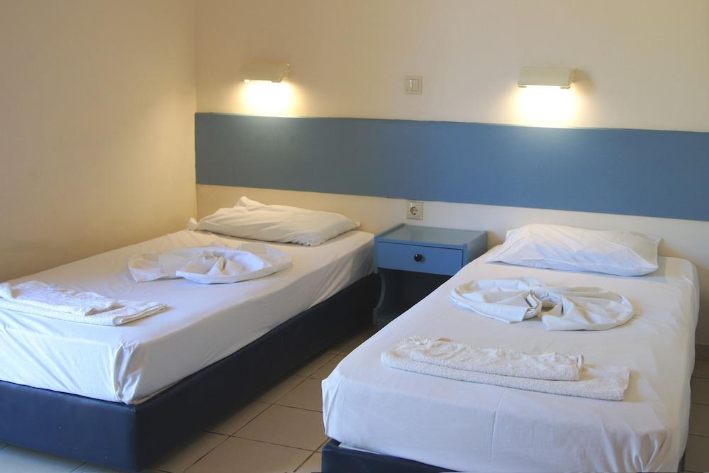 Seafront Beach Hotel Apartments Rethymno  Exterior photo